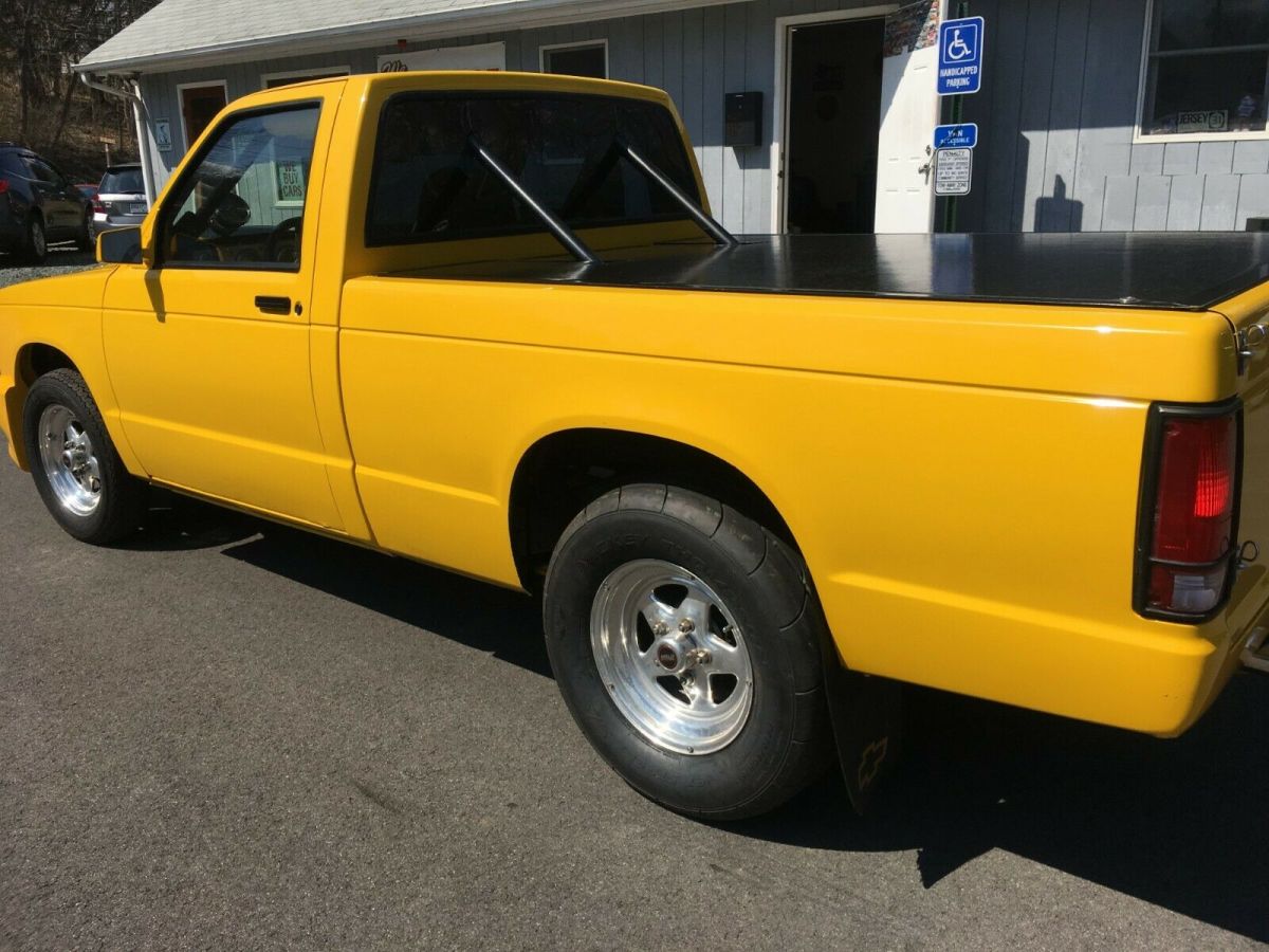 1985 Yellow Chevrolet S-10 Standard Cab Pickup