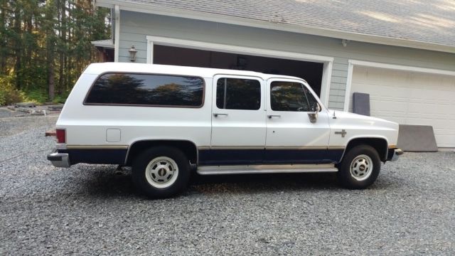 1985 White Chevrolet Suburban SUV