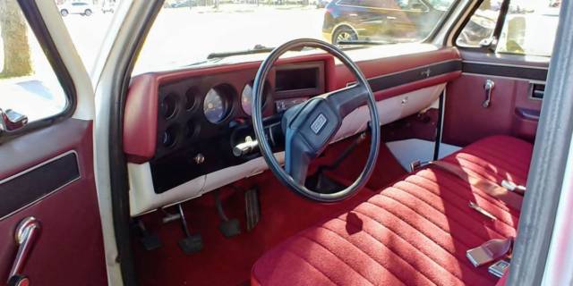 1985 White Chevrolet C-10 Standard Cab Pickup