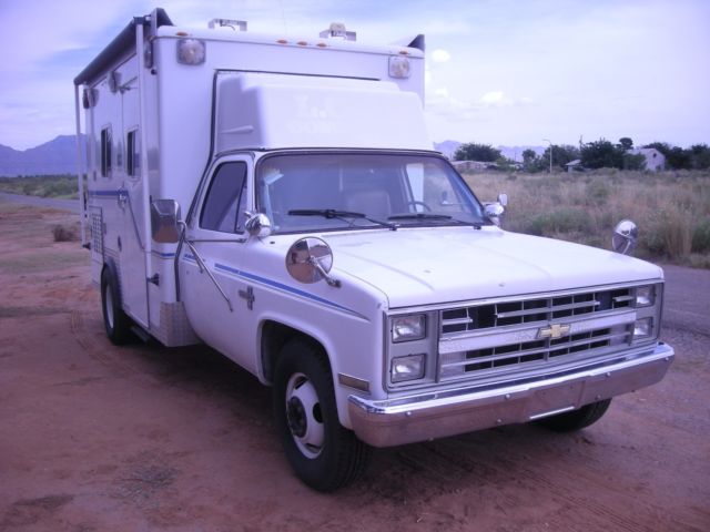 1985 White Chevrolet C-10 POLICE SWAT COMMAND CENTER