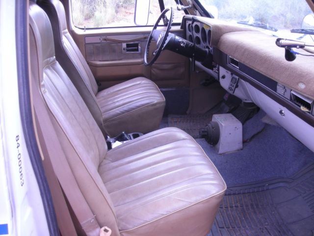 1985 White Chevrolet C-10 POLICE SWAT COMMAND CENTER