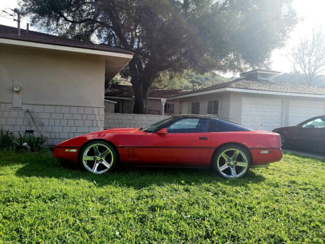 1985 Red Chevrolet Corvette Coupe