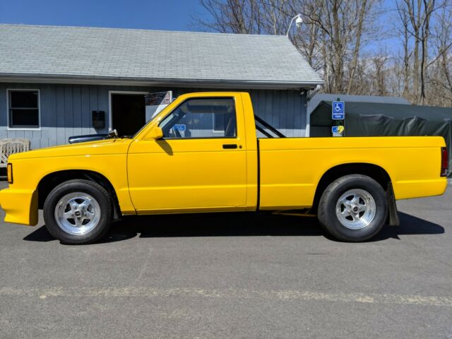 1985 Yellow Chevrolet S-10 Pickup
