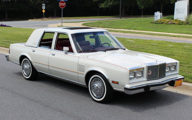 1985 White Chrysler 5th Avenue Sedan