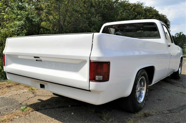 1985 White Chevrolet C-10 Standard Cab Pickup
