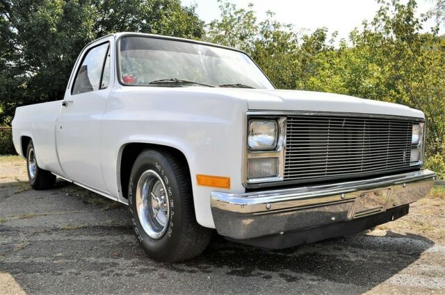 1985 White Chevrolet C-10 Standard Cab Pickup