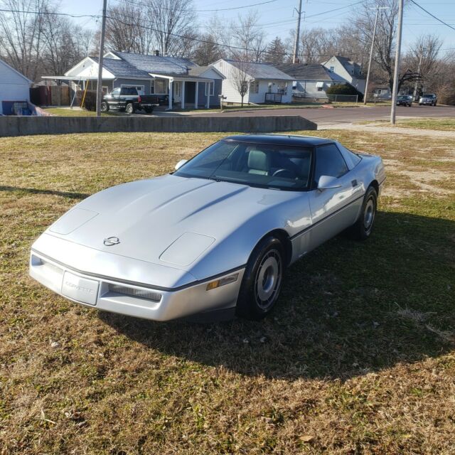 1985 Silver Chevrolet Corvette Coupe