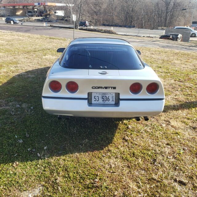 1985 Silver Chevrolet Corvette Coupe