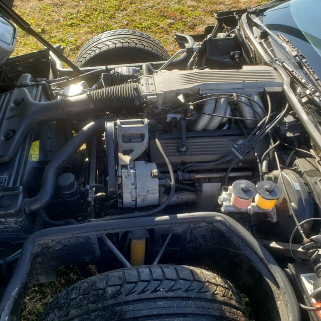 1985 Silver Chevrolet Corvette Coupe