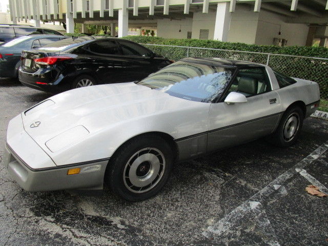 1985 Silver Chevrolet Corvette Coupe