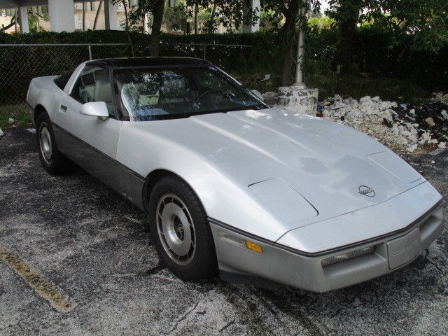 1985 Silver Chevrolet Corvette Coupe