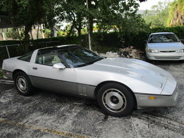 1985 Silver Chevrolet Corvette Coupe