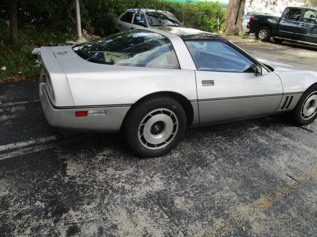 1985 Silver Chevrolet Corvette Coupe