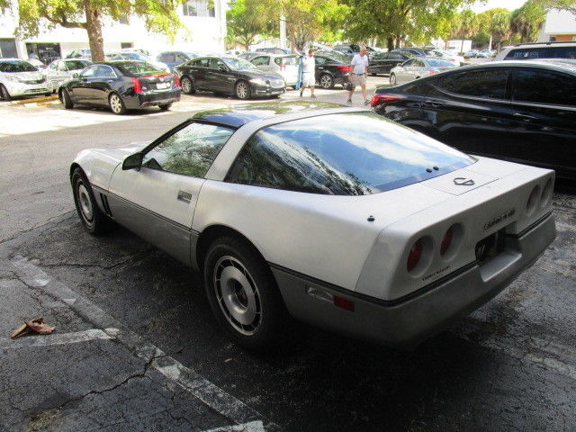 1985 Silver Chevrolet Corvette Coupe