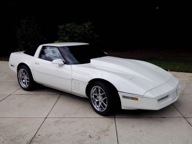 1985 White Chevrolet Corvette
