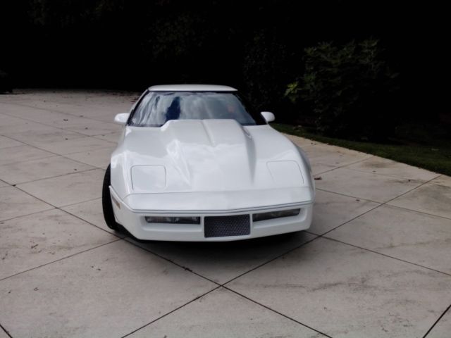 1985 White Chevrolet Corvette