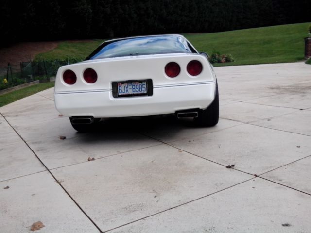 1985 White Chevrolet Corvette