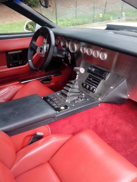 1985 White Chevrolet Corvette