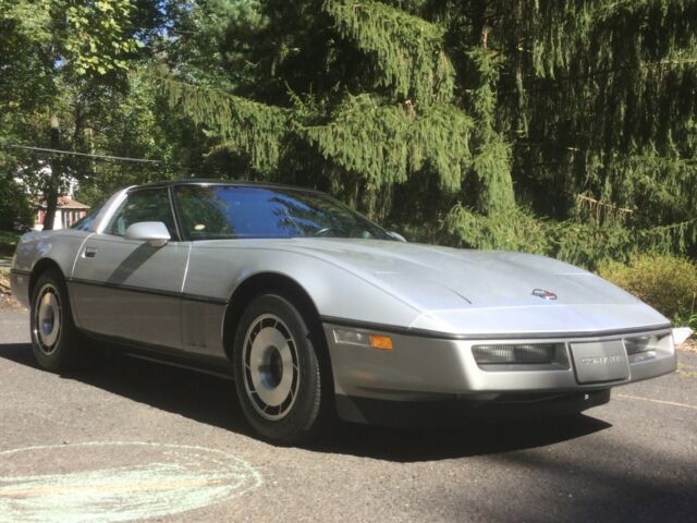 1985 Silver Chevrolet Corvette Coupe