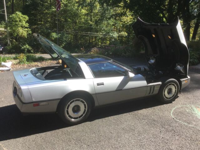 1985 Silver Chevrolet Corvette Coupe