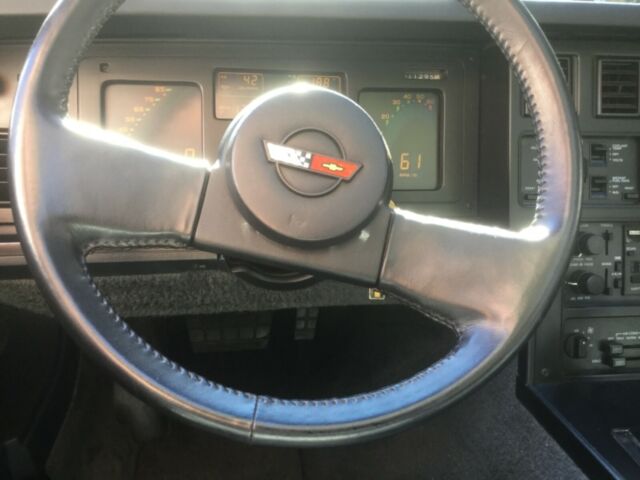 1985 Silver Chevrolet Corvette Coupe