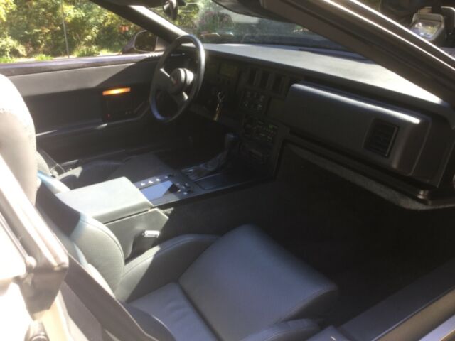 1985 Silver Chevrolet Corvette Coupe