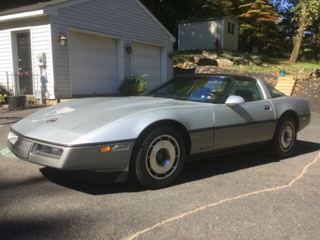 1985 Silver Chevrolet Corvette Coupe