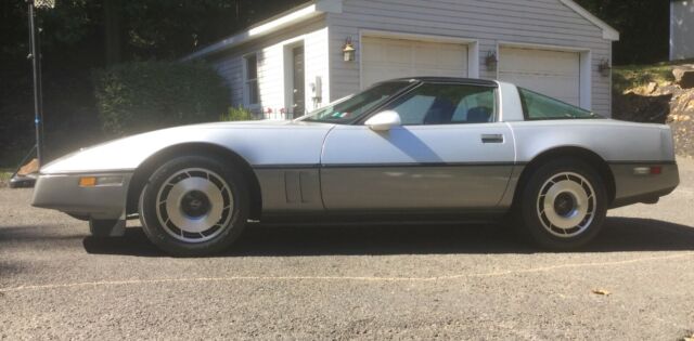 1985 Silver Chevrolet Corvette Coupe
