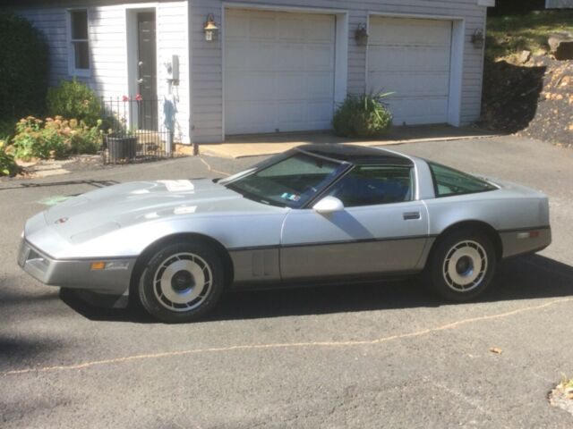 1985 Silver Chevrolet Corvette Coupe