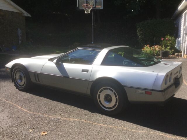 1985 Silver Chevrolet Corvette Coupe