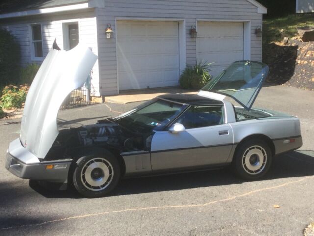 1985 Silver Chevrolet Corvette Coupe