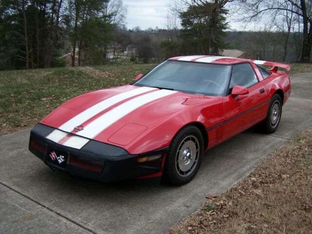 1985 Red Chevrolet Corvette Coupe