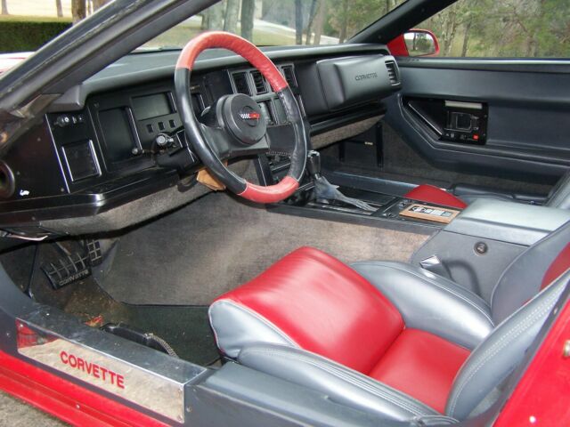 1985 Red Chevrolet Corvette Coupe
