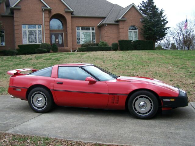1985 Red Chevrolet Corvette Coupe