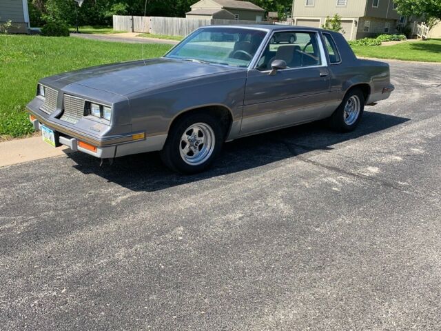 1985 White Oldsmobile Cutlass