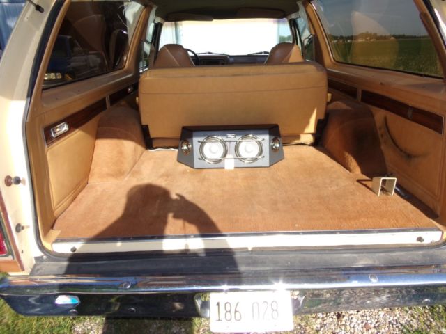 1985 Brown Dodge Ramcharger SUV