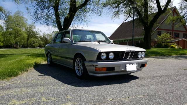 1985 Silver BMW 5-Series Sedan
