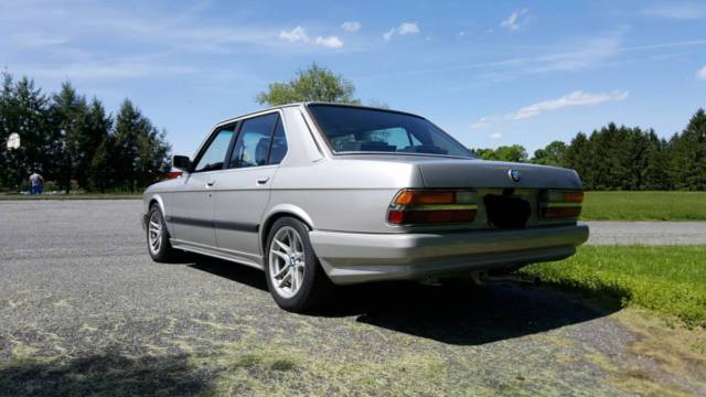 1985 Silver BMW 5-Series Sedan