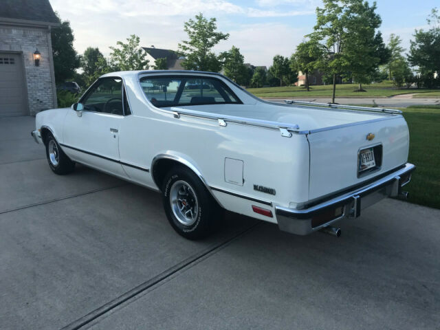 1985 White Chevrolet El Camino Standard Cab Pickup