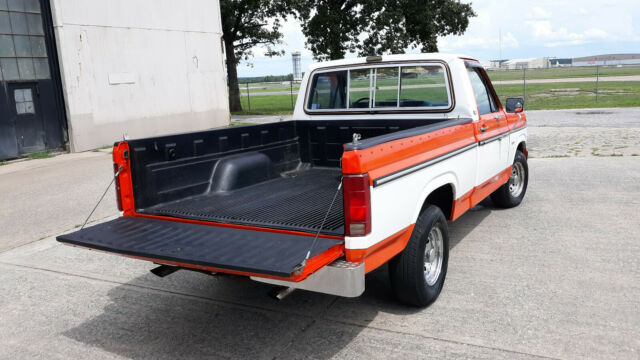 1985 Ford F-150 Standard Cab Pickup