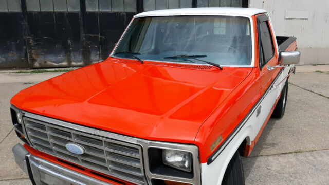 1985 Ford F-150 Standard Cab Pickup