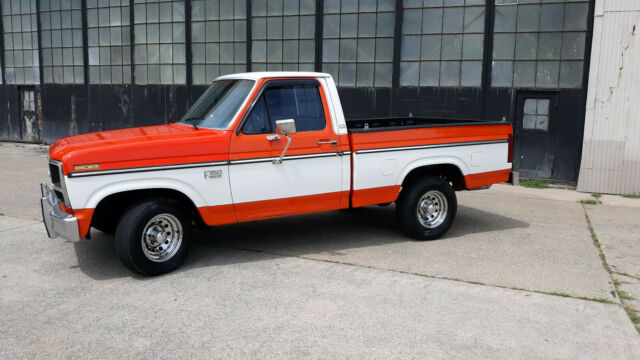 1985 Ford F-150 Standard Cab Pickup