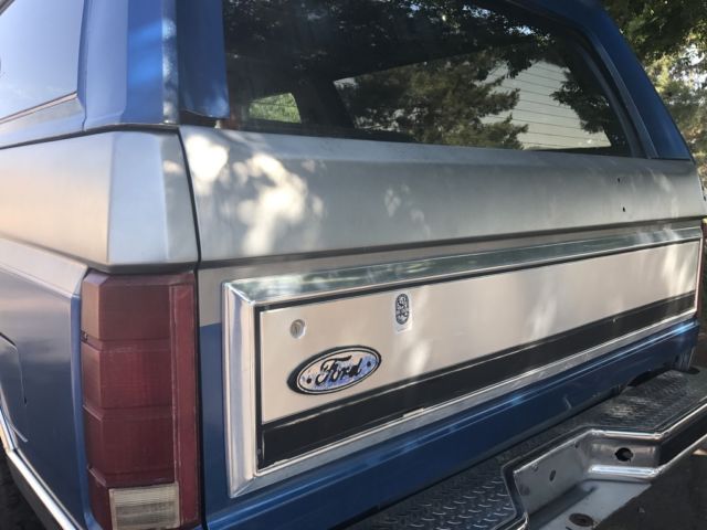 1985 blue and gray Ford Bronco 2 door bronco