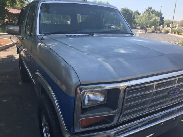 1985 blue and gray Ford Bronco 2 door bronco