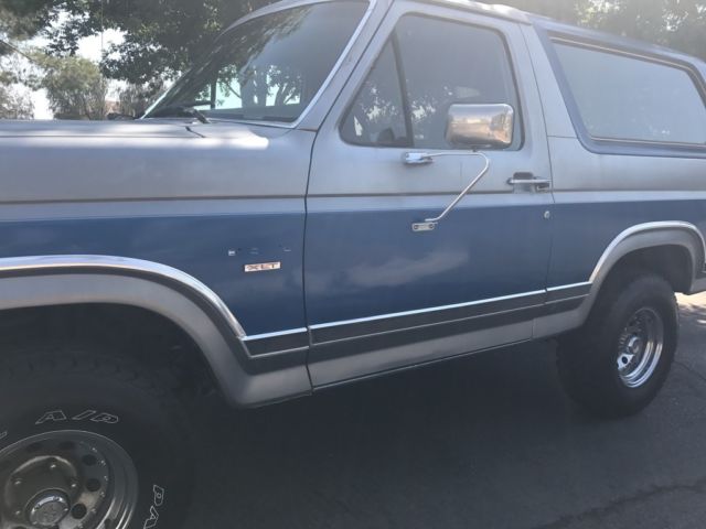 1985 blue and gray Ford Bronco 2 door bronco