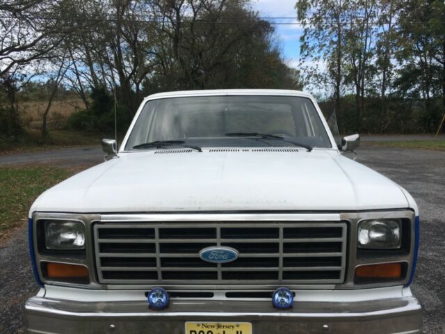 1985 White Ford F-150 Standard Cab Pickup