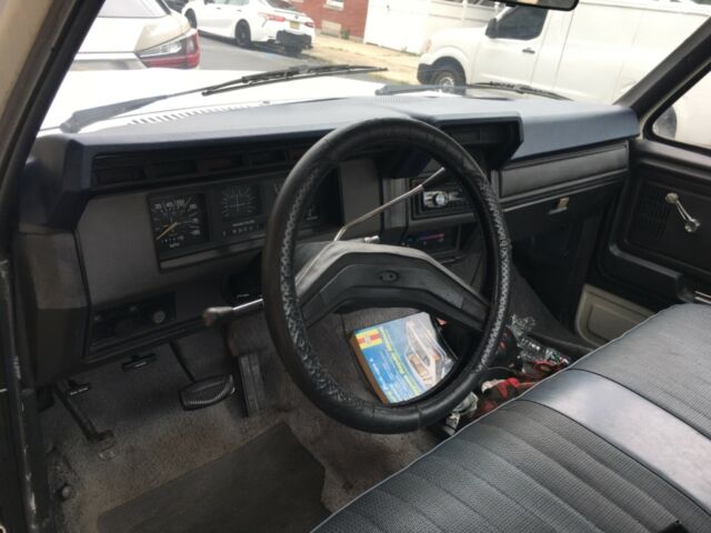 1985 White Ford F-150 Standard Cab Pickup