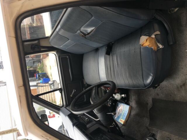 1985 White Ford F-150 Standard Cab Pickup