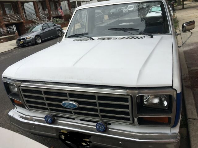 1985 White Ford F-150 Standard Cab Pickup