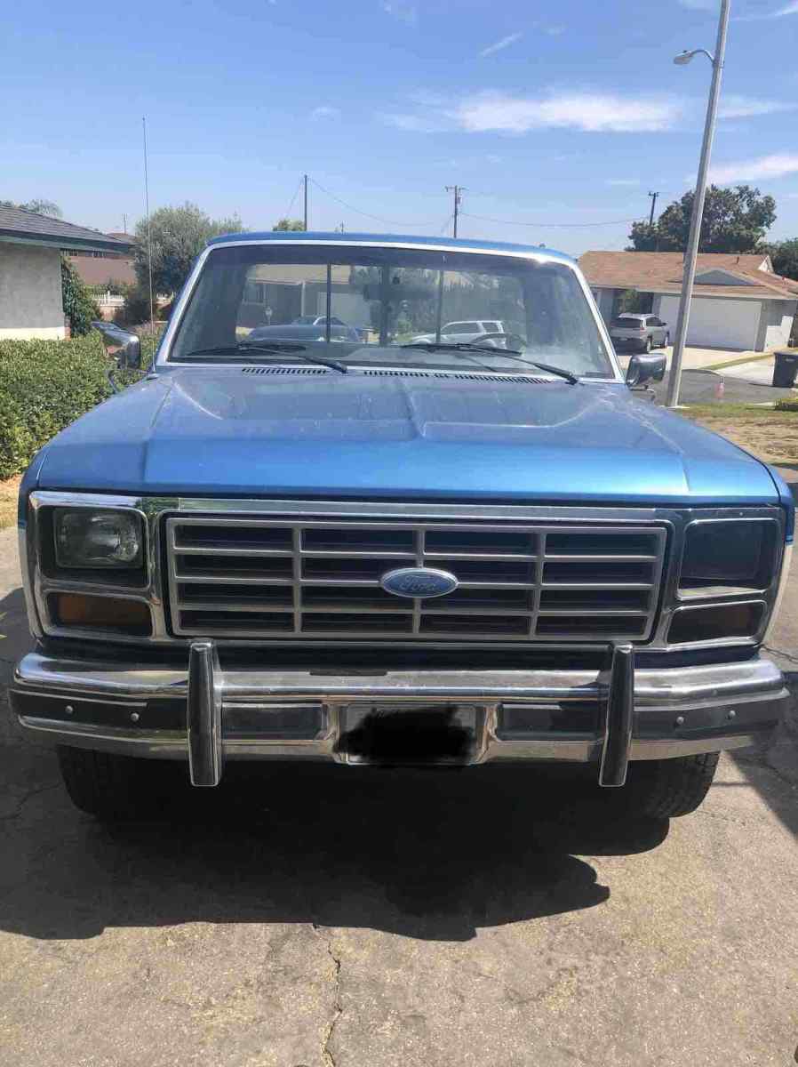 1985 Blue Ford F-250 Pickup